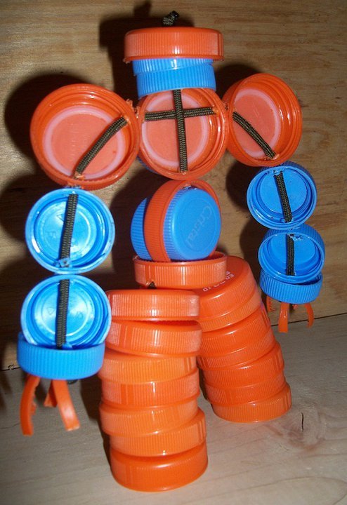 bottle_cap_robot_6_backside_by_rupertvalero-d3378wy
